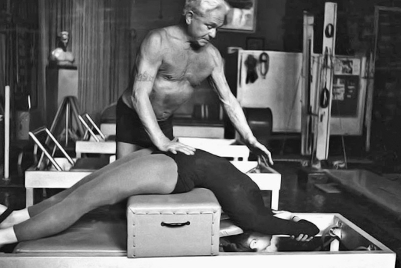 Immagine di una lezione di pilates privata sul reformer